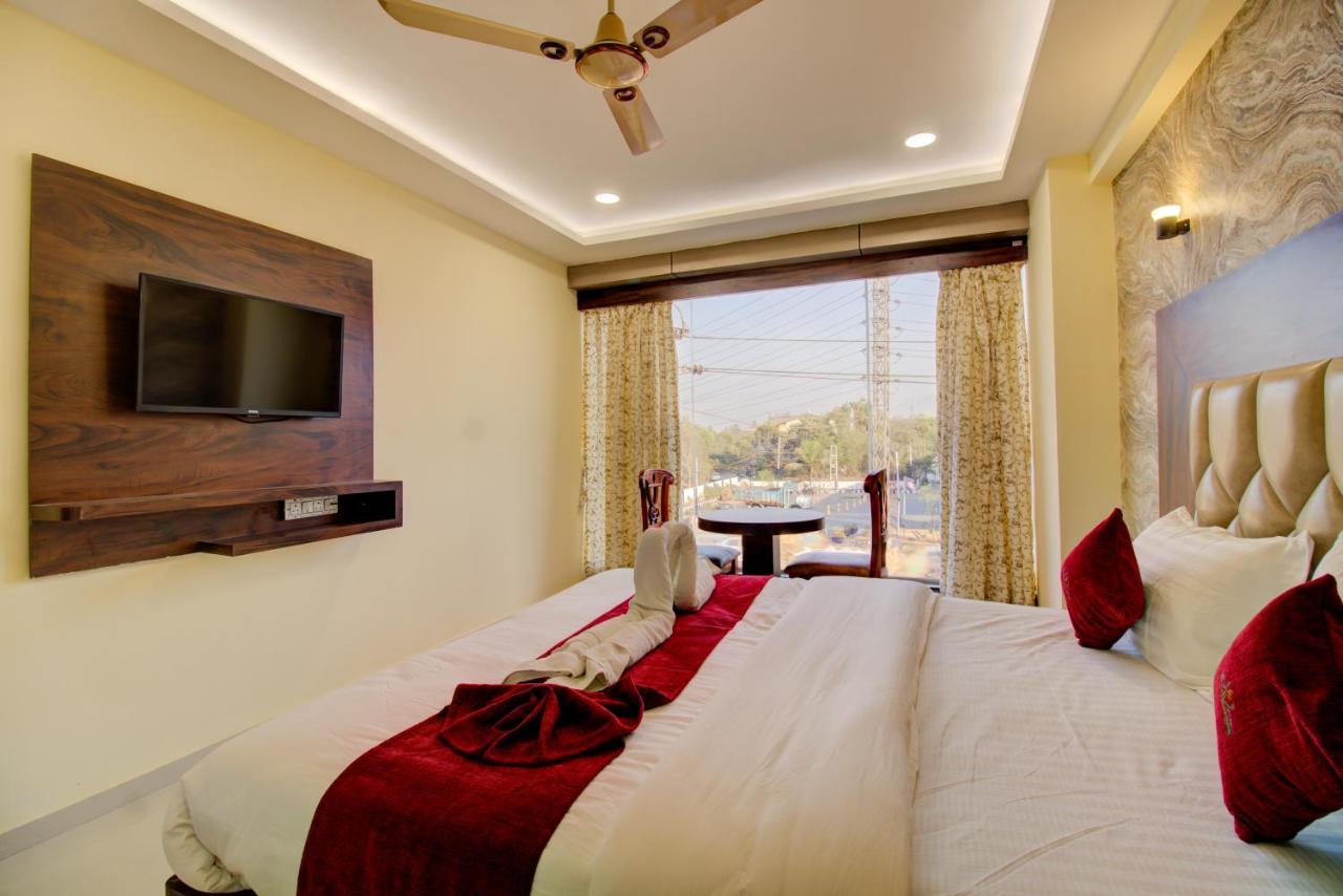 Hotel Samaira Residency,Dombivali Dive Zewnętrze zdjęcie